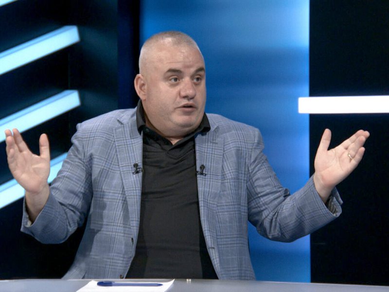 “Edhe ju thoni, pse po shkon euro gropë?!”, Artan Hoxha publikon videon që nuk duhet humbur