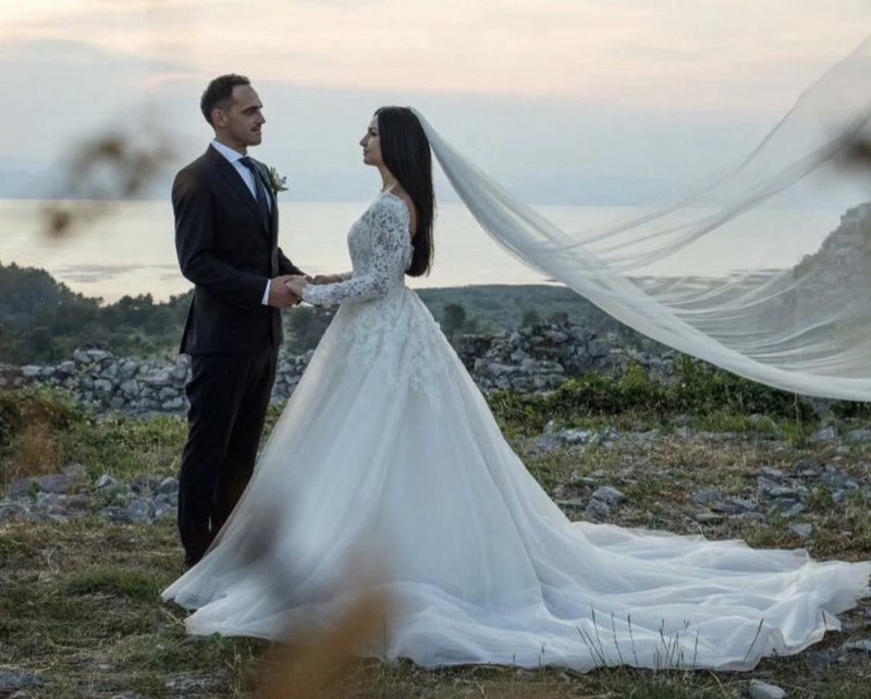 Pas Luizit, martohet në Shkodër vajza e Jozefina Topallit (Foto)