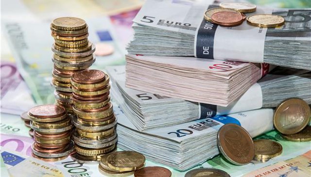 Këmbimi valutor për ditën e sotme/ Me sa blihen e shiten dollari dhe euro, ja çfarë po ndodh me monedhat e tjera