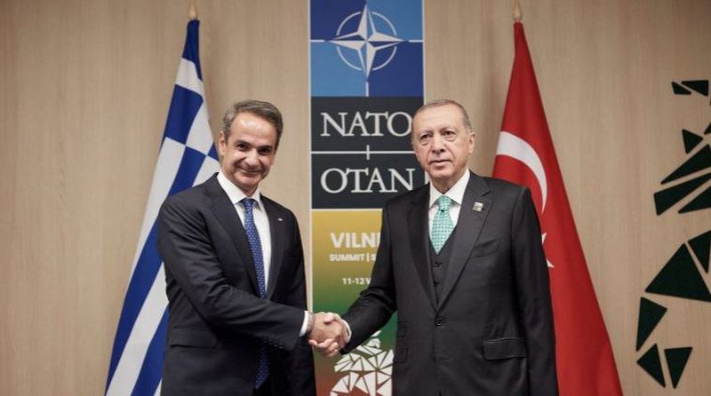 Armiq të përbetuar, Mitsotakis dhe Erdogan ‘ulin gjakërat’ dhe arrijnë marrëveshjen historike