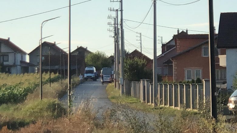 Çfarë gjeti policia në shtëpinë ku u gjetën të vdekur babai, nëna dhe djali?