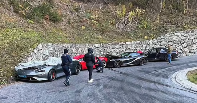 Aksidenti 6 milionë paundësh, përfshihen dy Ferrari, një McLaren dhe një Bentley