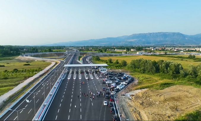 Fillon aplikimi i tarifës në autostradën Thumanë-Kashar, ja sa do paguajnë automjetet që do kalojnë aty