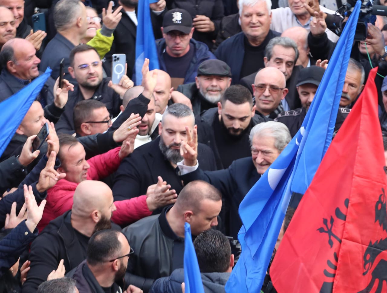 Sot tubimi i opozitës para Kryeministrisë, ja orari kur do të zhvillohet! Risia e protestës së PD-së