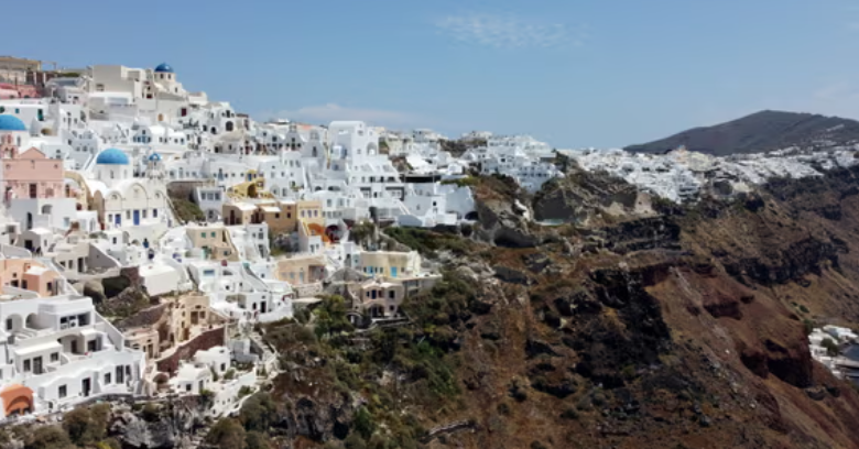 Frika për një tërmet të madh, Greqia dërgon ekipet e shpëtimit në Santorini