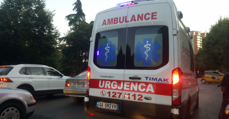 Shkoi i plagosur në spital, zbulohet autori i goditjes me thikë të 26-vjeçarit! Detajet