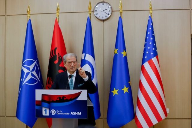 Zgjedhjet/ Njoftohet mbledhje urgjente në selinë blu, Berisha thërret drejtuesit politikë