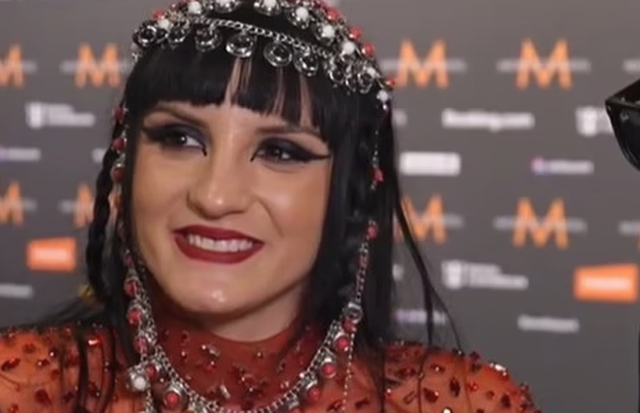 Gazetarja surprizon Shkodra Elektronike, interpreton “Zjerm” në gjuhën ukrainase (Video)
