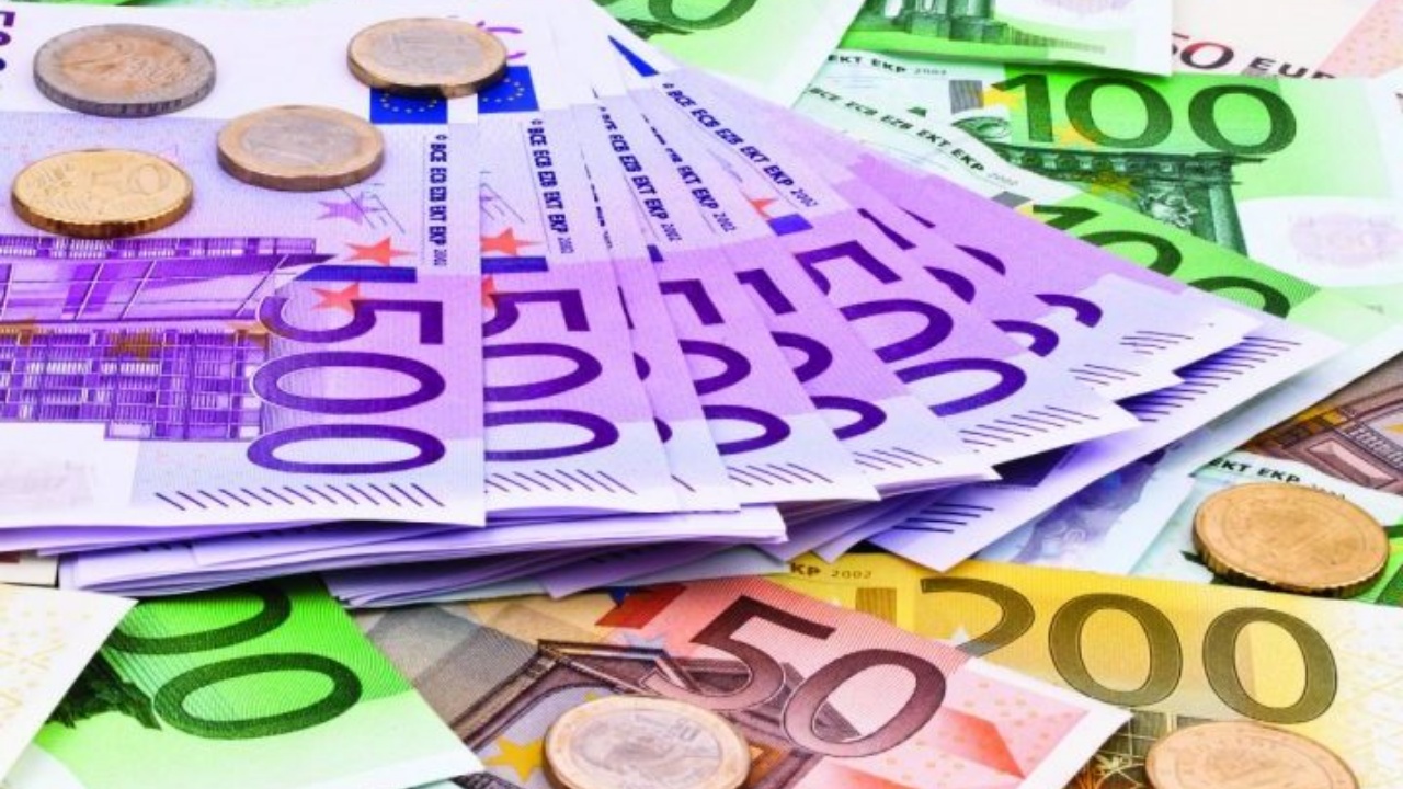 A ndikuan zgjedhjet? Këmbimi valutor, ja çfarë pritet të ndodhë me euron në muajt në vijim