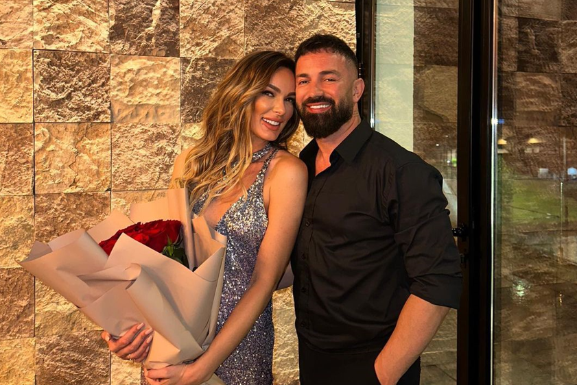 Mediat e Australisë raportuan se aktori dhe bashkëshortja kishin ngritur një “shtëpi bari”, reagon për herë të parë Elvis Pupa