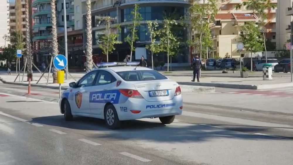 E rëndë në Vlorë/ 43-vjeçarja nuk mban nervat dhe godet me thikë të atin pas sherrit në shtëpi