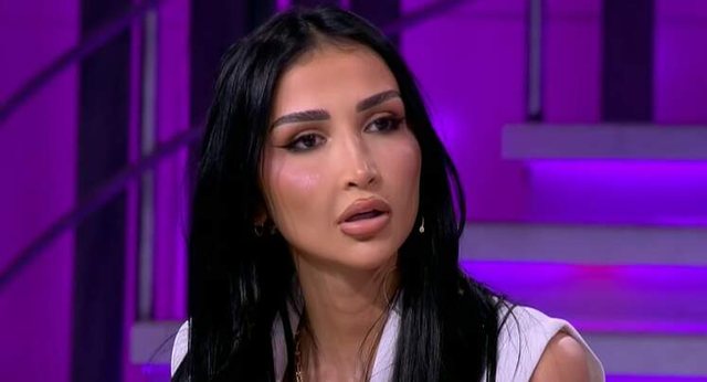 Xheneta bën deklaratën e fortë ndaj moderatores: I ke shkruajtur të dashurit tim!