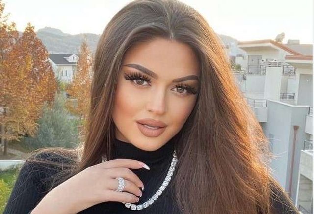 Enca ‘zgjon’ Instagramin/ Vëmendja nuk shkon te urimi por tek… (FOTO)