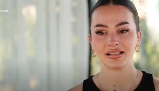 “Mami vrau babin për të na shpëtuar ne”/ Modelja shqiptare rrëfen se çfarë ndodhi mes dy prindërve të saj