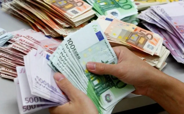 Rënie drastike e monedhave të huaja/ Ja me sa këmbehen sot, euro, dollari dhe paundi