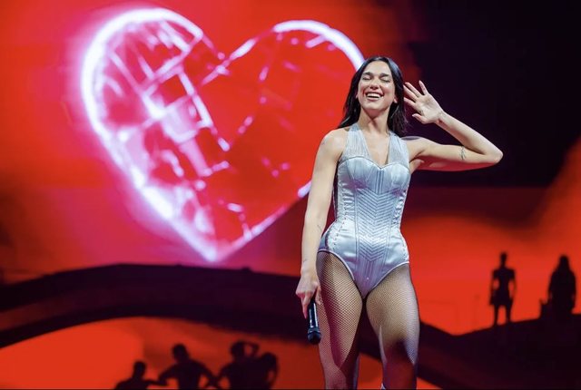 DUA “MAGJIKE” NË WEMBLI! E dytë grua në Britani, këngëtarja shqiptare koncert para 70 mijë personave: E kam ëndërruar këtë ditë
