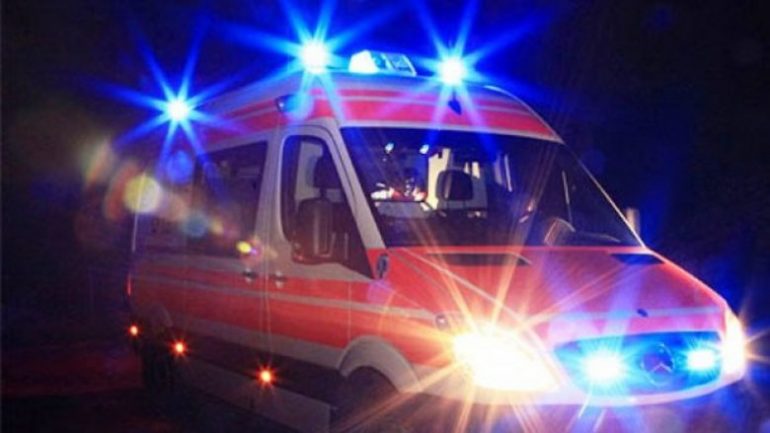Rrëzohet nga ballkoni një vajzë 4-vjeçe, dërgohet me urgjencë në Tiranë