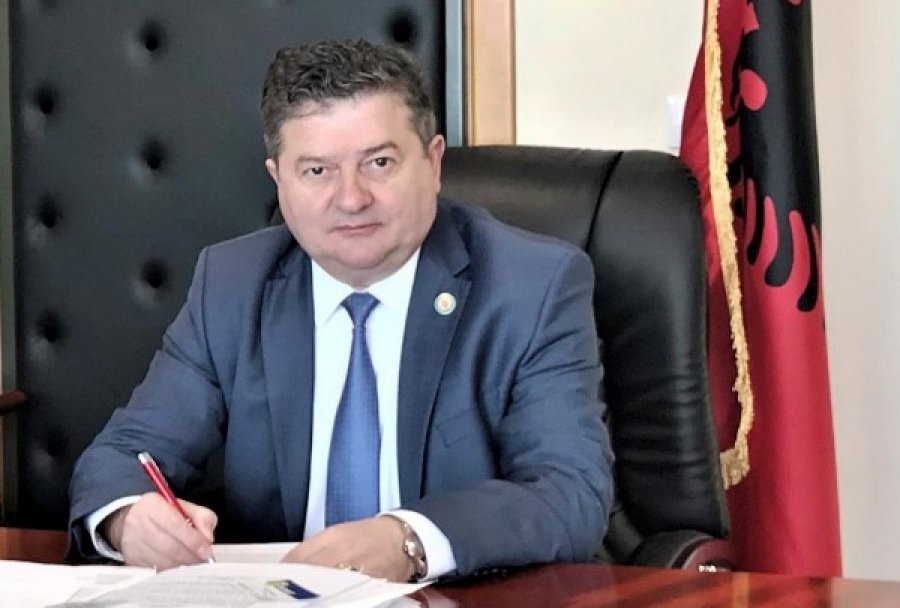 Arrestohet ish-Presidenti i Urdhrit të Stomatologut! Shpërdoroi fondet dhe…. Ja për çfarë akuzohet Nikoll Deda, punësoi pa kriter familjarë të tij