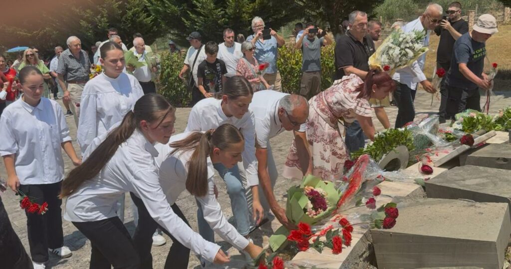 81-vjetori i genocidit të çamëve nga Greqia/ Me praninë e kreut të PDIU-s, u kryen homazhet në Varrezat Monumentale…