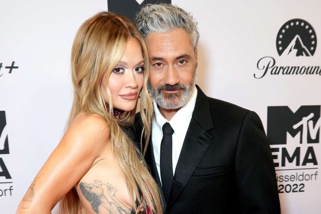 “Lamtumirë” traditës shqiptare, Rita Ora tregon se ishte ajo që i propozoi për martesë bashkëshortit të saj!