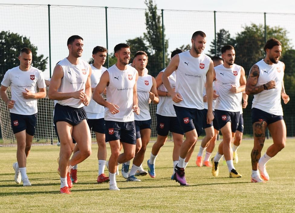 Serbia zbarkon sot në Tiranë, ja programi i rivalëve të Shqipërisë para ndeshjes