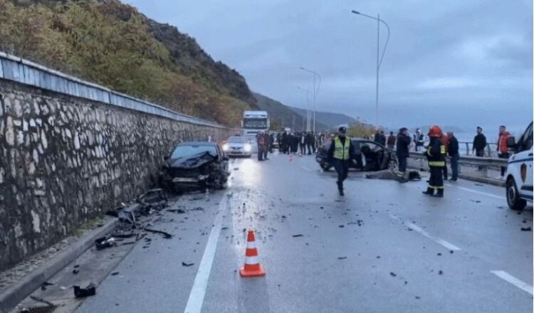 Tjetër aksident i rëndë/ Përplasje e fortë mes dy makinave, tre pasagjerë mbeten të plagosur