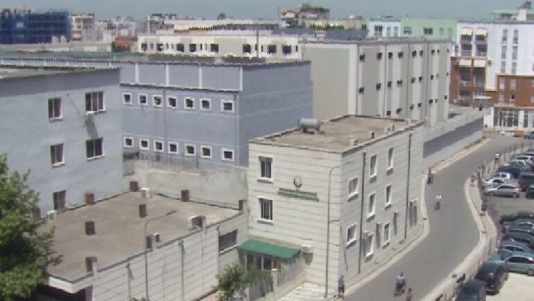Vdiq në ambientet e burgut 313, familjarët e Besnik Koçiut akuzojnë institucionet për neglizhencë. Letra