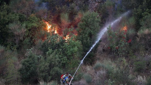 Situata nga zjarret në vend, Ministria e Mbrojtjes: 28 vatra në 24 orë