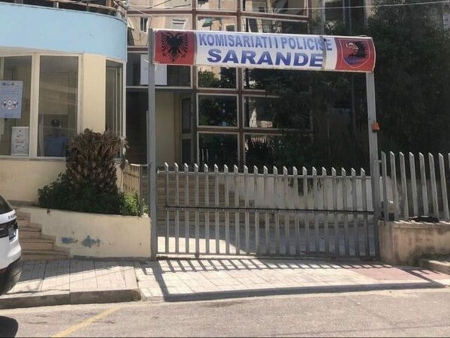 Plagosi 44-vjeçarin me thikë pas një zënke, vetëdorëzohet i riu në Sarandë (Emrat)