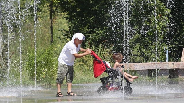 Europa ‘digjet’ nga vapa! Për disa qytet vera do të zgjasë më shumë, në mes tyre dhe Tirana, ja çfarë parashikohet