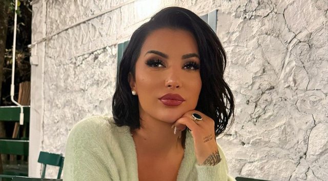 Roza Lati: Njoh vajza në televizion që shesin trupin për para