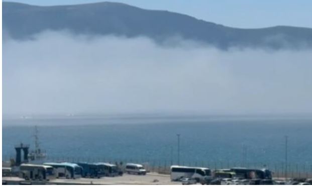 Mjegulla “pushtoi” bregdetin e Vlorës, meteorologia Porja shpjegon fenomenin e pazakontë