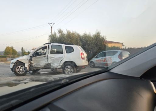 Aksident i rëndë/ Dy automjete përplasen ‘kokë më kokë’ me njëra-tjetrën (Detaje)