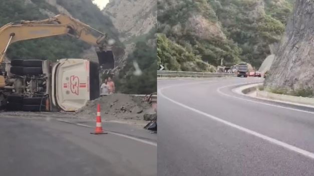 Aksident i rëndë/ Përmbyset kamioni tek ‘Shkalla e Tujanit’, shoferi raportohet me plagë të rënda