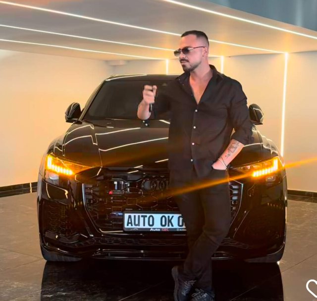 Ronaldo Sharka u shfaq me makinë super luksoze, “shpërthen” rrjeti: Ku i gjete 160 mijë euro?