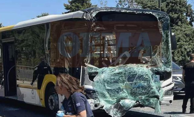 Përplasen “kokë më kokë” dy autobusa në Greqi, 31 të plagosur, mes tyre 12 të mitur
