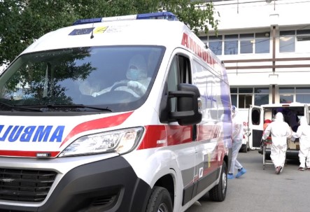 Tragjedi/ Fëmija i mitur mbytet në pishinën familjare, dërgohet në spital pa shenja jete