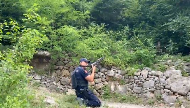 Nis “lufta” në Theth! Disa persona gjuajnë me molotovë fadromat e IKMT në protestë kundër shembjeve