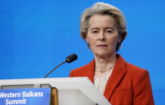 ‘Nuk do rrijmë duarkryq’, Von der Leyen paralajmëron Trump për tarifat: Gati për kundërmasa të forta ndaj SHBA