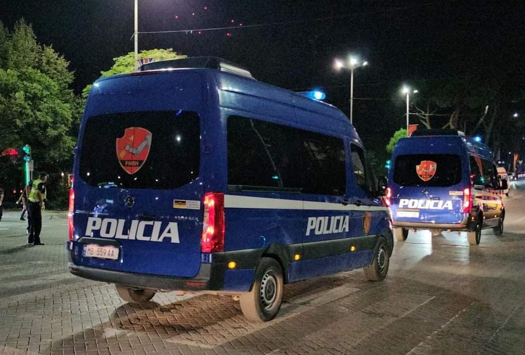 Identifikohet 29-vjeçari që u gjet i pajetë brenda makinës në Tiranë