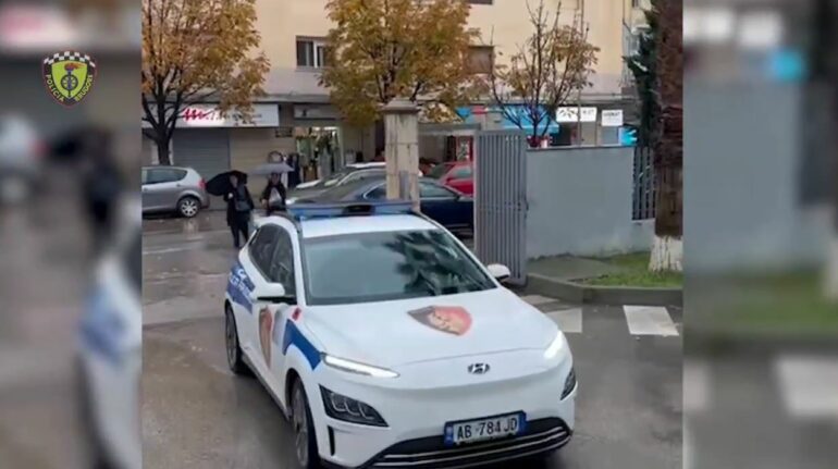 Shkaktuan aksidente rrugore për shkak të shpejtësisë së lartë/ Arrestohen 2 drejtues automjetesh