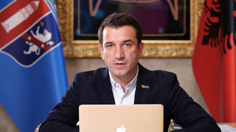 “Duhet të lirohem të kandidoj si deputet”/ Zbardhet dëshmia e policit që i dha telefonin Veliajt: Bisedoi me dikë dhe…