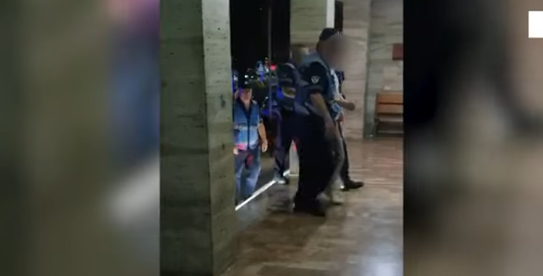 EMRAT/ Plagosi me armë zjarri në këmbë një 34-vjeçar në një lokal, arrestohet 51-vjeçari! Në pranga edhe i lënduari