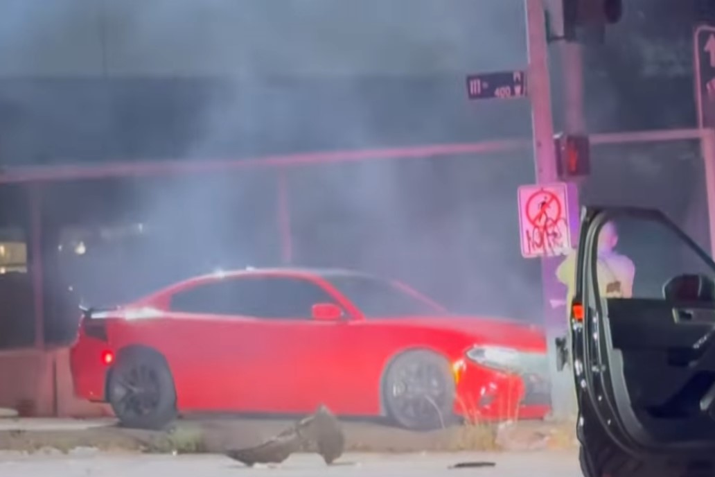 Automjeti futet mes turmës në Los Angeles, 20 të plagosur, 5 në gjendje të rëndë