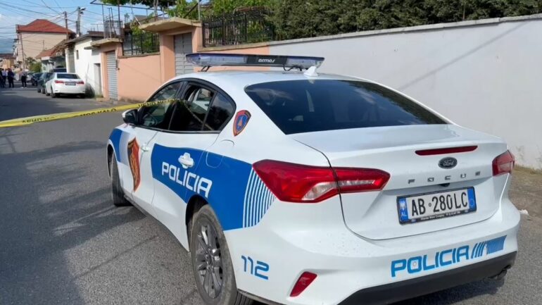 Goditje dhe kërcënime ndaj të moshuarit/ Policia shpall në kërkim dy autorët në Shkodër