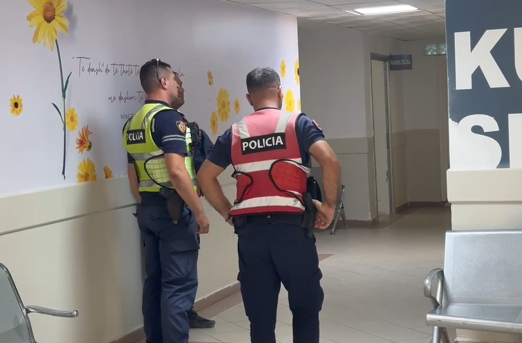 E rëndë| 17-vjeçarja dërgohet në spital me plumb në kokë, ndodhet në gjendje kritike