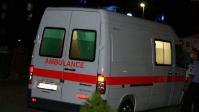 Aksident i rëndë në vendin tonë, makina përplaset me një trailer me targa serbe dhe përfundon në kanal! Një i vdekur dhe 4 të plagosur