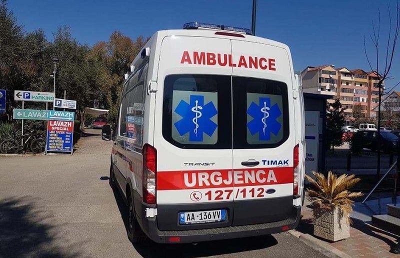 Aksident në Tiranë, i mituri me monopatinë përplas një këmbësor