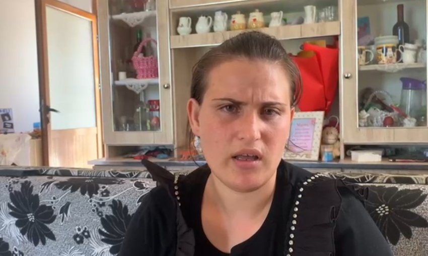Flet vajza tjetër e babait të mbytur me tel nga e bija në Fier: Kur po e lante mami dëgjova një…
