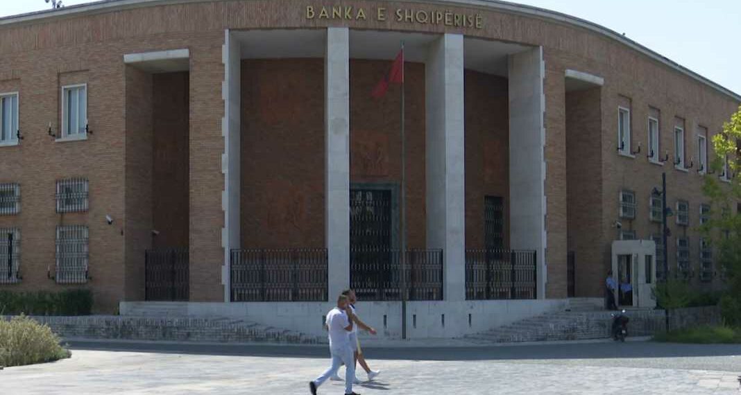 Kredia konsumatore do i kushtojë më pak xhepit të qytetarëve/ BSH ul tavanin për interesat maksimale